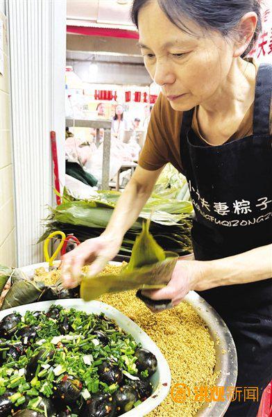 鲜肉粽、红豆粽、咸蛋黄肉牛八宝杂粮粽……舌尖上的端午 你“粽”意哪一款？(图2)