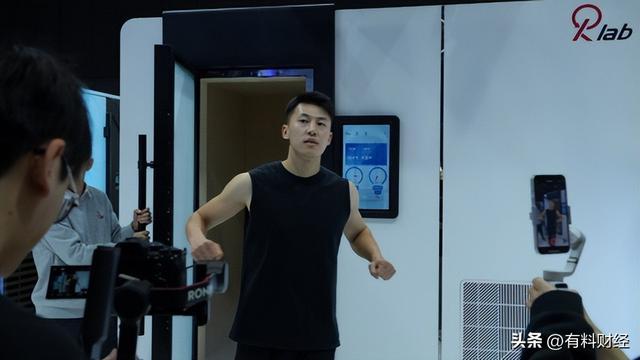 富豪排队体验“清凉舱”-150℃直呼冻龄感拉满网友：智商税！(图3)