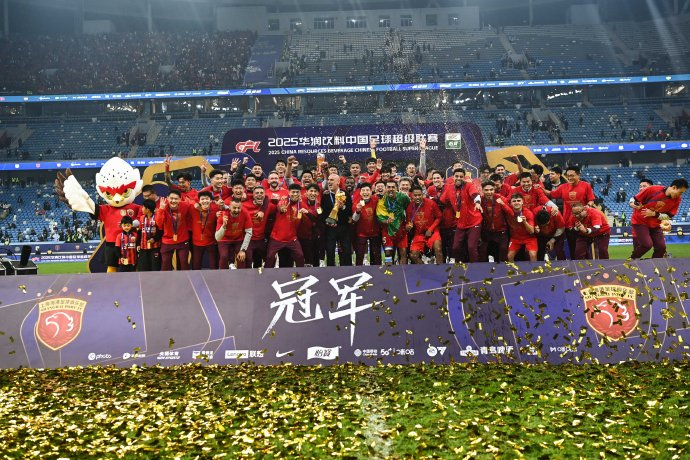 当伤病潮撞上转会窗顶级俱乐部如何在赛季冲刺期平衡即战力与未来储备？(图1)